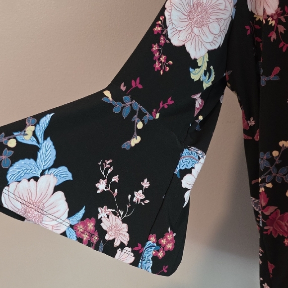 Carmen Marc Valvo Floral Blouse 1X - Picture 2 of 5